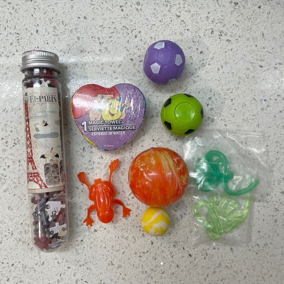 Bundle of Kids Toys - Puzzle, Fidgets, Jelly Hands, Bouncey Balls, Mermaid Towel - Picture 2 of 6